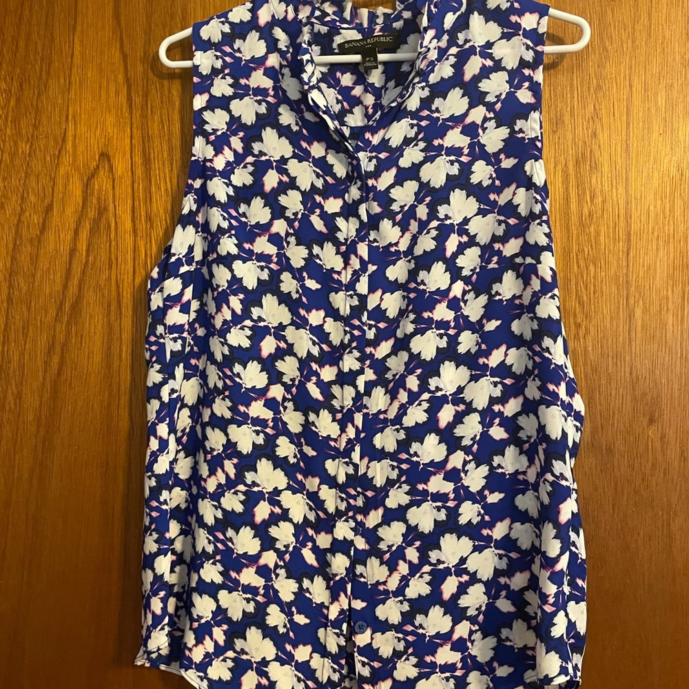 Banana Republic petite small sleeveless blouse